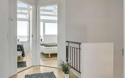 Ninne - 50M from the Sea: Madera, Techo, Arquitectura, Casa, Casa, Cabaña, Vía Muerta, Madera Dura, Pendiente, Inmuebles