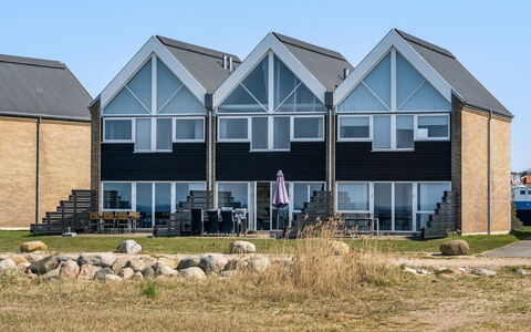 Ninne - 50M from the Sea: Madera, Techo, Arquitectura, Casa, Casa, Cabaña, Vía Muerta, Madera Dura, Pendiente, Inmuebles