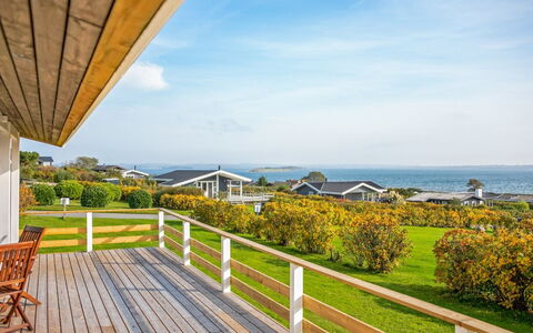 Arton - 300M from the Sea: Azul, Arbusto, Cabaña, Cobertura Del Suelo, Jardín, Inmuebles, Sombra, Paisajismo, Casa De Campo, Eco Hotel
