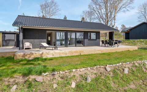 Haley - 150M from the Sea: Madera, Techo, Arquitectura, Casa, Casa, Cabaña, Vía Muerta, Madera Dura, Pendiente, Inmuebles