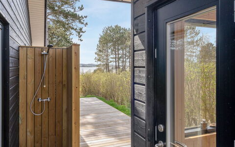Haley - 150M from the Sea: Madera, Techo, Arquitectura, Casa, Casa, Cabaña, Vía Muerta, Madera Dura, Pendiente, Inmuebles