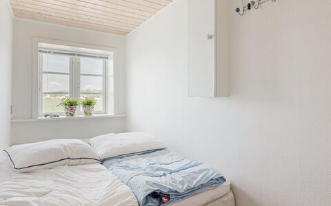Ajo - 2Km from the Sea: Pared, Habitación, Cama, Suelo, Sábana, Techo, Diseño De Interiores, Lecho, Piso, Linos