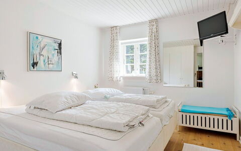 Ajo - 2Km from the Sea: Habitación, Cama, Casa, Diseño De Interiores, Casa, Lecho, Sábana, Marco De La Cama, Techo, Linos