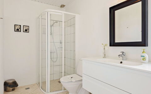 Ajo - 2Km from the Sea: Piso, Suelo, Arreglo De Tubería, Diseño De Interiores, Baño, Plomería, Mueble De Baño, Baño, Habitación, Techo