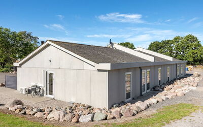 Henne - 2.5Km from the Sea