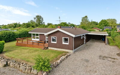 Ellyn - 500M from the Sea