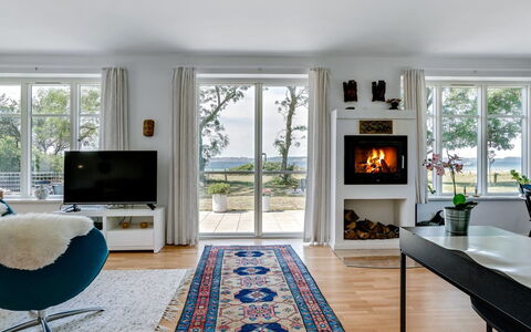 Jeppe - 50M to the Fjord: Piso, Mueble, Suelo, Diseño De Interiores, Madera, Suelos De Madera, Techo, Sala, Casa, Habitación