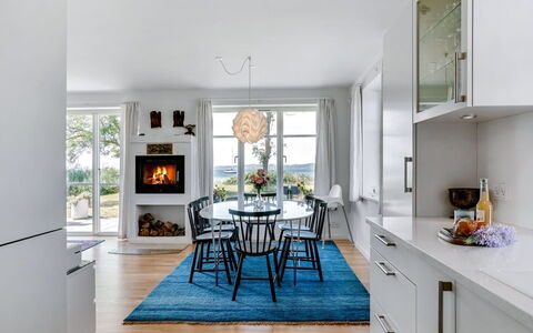 Jeppe - 50M to the Fjord: Mueble, Diseño De Interiores, Piso, Suelo, Techo, Silla, Cocina, Encendiendo, Mesa, Cocina Y Comedor Mesa