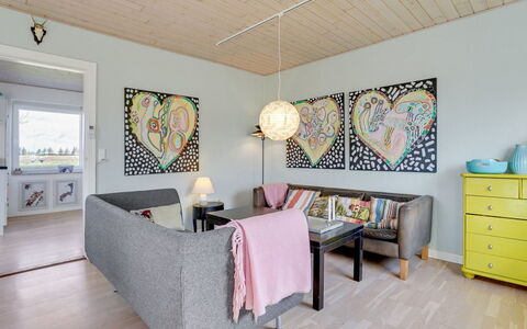 Ewelina - 15Km from the Sea: Mueble, Diseño De Interiores, Piso, Suelo, Sofá, Madera, Sala, Habitación, Techo, Casa
