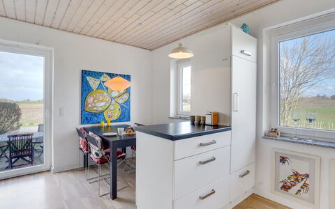 Ewelina - 15Km from the Sea: Piso, Madera, Diseño De Interiores, Suelo, Cocina, Mueble, Techo, Mostrador, Gabinetes, Casa