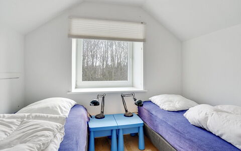 Ewelina - 15Km from the Sea: Madera, Habitación, Cama, Diseño De Interiores, Suelo, Casa, Lecho, Techo, Sábana, Habitación