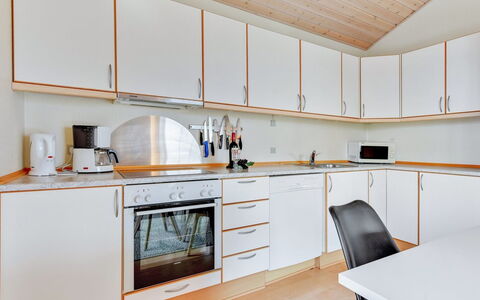 Karina - 150M to the Fjord: Piso, Madera, Diseño De Interiores, Suelo, Suelos De Madera, Techo, Cocina, Mostrador, Gabinetes, Casa