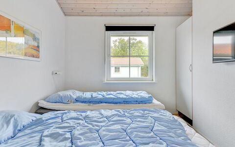 Karina - 150M to the Fjord: Casa, Habitación, Lecho, Cama, Sábana, La Luz Del Día, Invierno, Congelación, Marco De La Cama