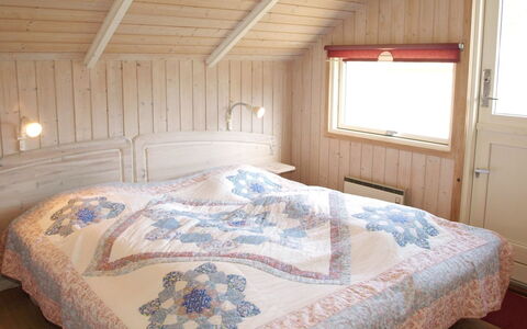 Ascan - 50M from the Sea: Habitación, Cama, Sábana, Madera, Lecho, Mueble, Suelo, Diseño De Interiores, Linos, Piso