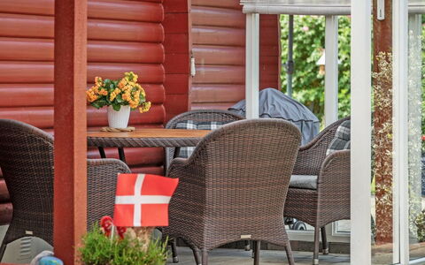 Tess - 50M from the Sea: Mueble, Madera, Mueble Para Exteriores, Silla, Mesa, Diseño De Interiores, Maceta, Mesa Al Aire Libre, Sombra, Porche