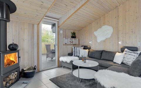 Kea - 30Km from the Sea: Madera, Mueble, Diseño De Interiores, Techo, Piso, Encendiendo, Habitación, Casa, Sala, Lámpara