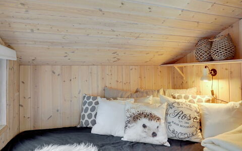 Kea - 30Km from the Sea: Mueble, Diseño De Interiores, Habitación, Cama, Madera, Linos, Lecho, Sábana, Suelo, Textil