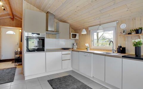 Kea - 30Km from the Sea: Madera, Piso, Diseño De Interiores, Cocina, Techo, Electrodoméstico, Aparato De Cocina, Mostrador, Suelo, Encendiendo