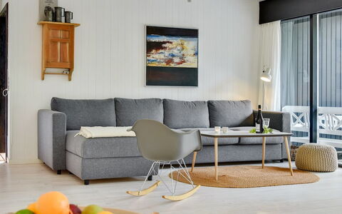 Judyta - 1Km from the Sea: Mueble, Diseño De Interiores, Sofá, Piso, Suelo, Sala, Madera, Mesa, Habitación