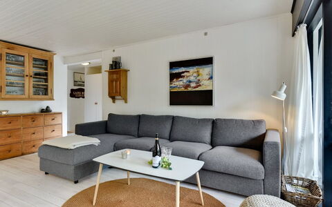 Judyta - 1Km from the Sea: Mueble, Sofá, Diseño De Interiores, Piso, Sala, Suelo, Madera, Habitación, Mesa, Casa