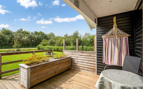 Fritzie - 600M to the Fjord: Casa, Techo, Casa, Cabaña, Arbusto, Cobertura Del Suelo, Inmuebles, Casa De Campo, Vía Muerta, Edificios Del Jardín
