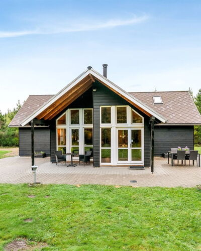 Yvonna - 350M to the Fjord