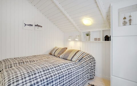 Matthis - 500M to the Fjord: Madera, Habitación, Diseño De Interiores, Techo, Piso, Cama, Suelo, Lecho, Sábana, Habitación