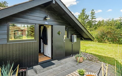 Raita - 350M to the Fjord: Mueble, Madera, Diseño De Interiores, Piso, Suelo, Silla, Habitación, Techo, Sala, Departamento