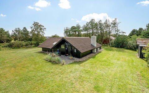 Raita - 350M to the Fjord: Mueble, Madera, Diseño De Interiores, Piso, Suelo, Silla, Habitación, Techo, Sala, Departamento