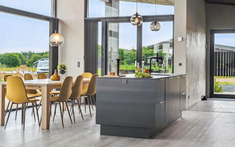 Anelle - 500M from the Sea: Piso, Diseño De Interiores, Mueble, Suelo, Cocina, Mostrador, Lámpara, Silla, Suelos De Madera, Techo