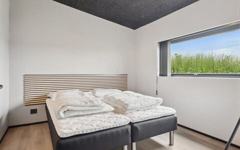 Anelle - 500M from the Sea: Techo, Diseño De Interiores, Habitación, Habitación, Cama, Marco De La Cama, Lámpara, Lecho, Diseño