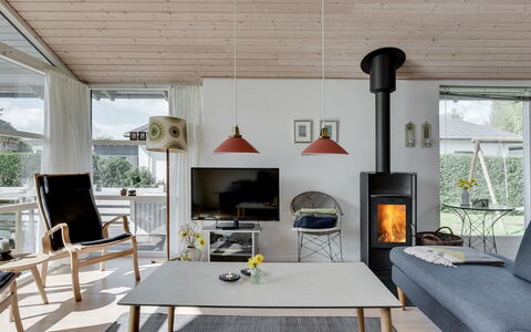 Hilmer - from the Sea: Piso, Madera, Suelo, Diseño De Interiores, Mueble, Techo, Suelos De Madera, Sala, Encendiendo, Silla