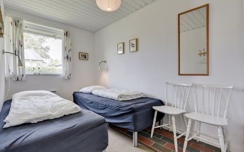 Hilmer - from the Sea: Habitación, Diseño De Interiores, Cama, Mueble, Suelo, Techo, Piso, Sábana, Lecho, Casa