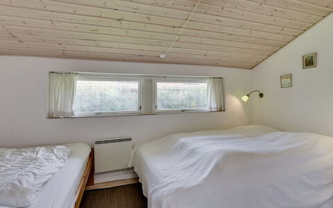 Hilmer - from the Sea: Madera, Techo, Diseño De Interiores, Piso, Habitación, Suelo, Cama, Habitación, Sábana, Encendiendo