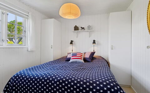 Ekatarina - 125M from the Sea: Habitación, Madera, Cama, Diseño De Interiores, Lecho, Mueble, Sábana, Techo, Suelo, Marco De La Cama