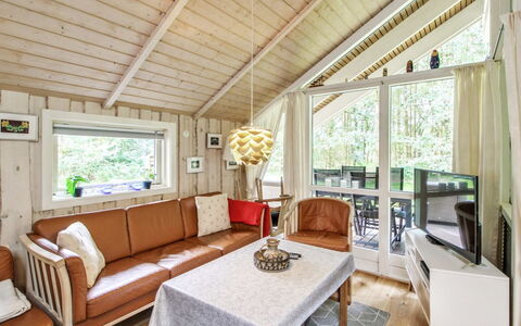 Ellica - 50Km from the Sea: Madera, Diseño De Interiores, Techo, Mueble, Casa, Sala, Sofá, Habitación, Cabaña