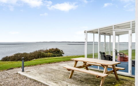 Thorge - 75M to the Fjord: Porche, Sombra, Costa, Estructura Al Aire Libre, Mueble Para Exteriores, Cubierta
