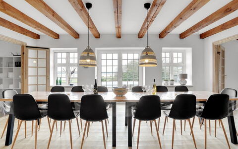 Thorge - 75M to the Fjord: Mueble, Diseño De Interiores, Piso, Madera, Comedor, Silla, Suelo, Mesa, Cocina Y Comedor Mesa, Techo