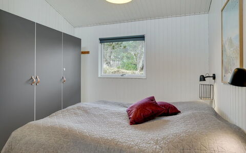 Ljupka - 1Km from the Sea: Habitación, Techo, Madera, Diseño De Interiores, Cama, Sábana, Lecho, Piso, Suelo, Encendiendo