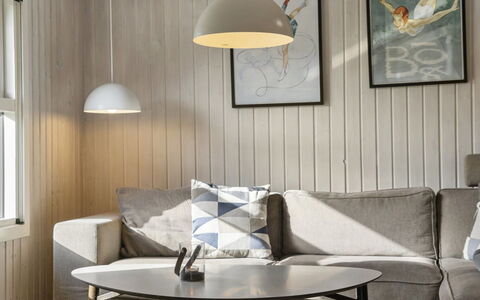 Mettemarie - 800M from the Sea: Mueble, Diseño De Interiores, Piso, Madera, Suelo, Techo, Pantalla De Lámpara, Lámpara, Encendiendo, Sala