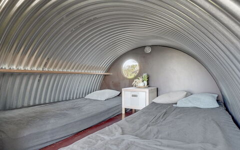 Nielsen - 30M to the Fjord: Habitación, Lecho, La Luz Del Día, Cama, Sábana