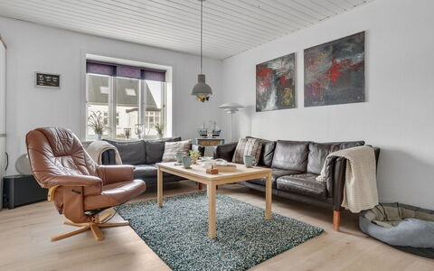 Thilla - 100M from the Sea: Mueble, Piso, Diseño De Interiores, Sofá, Suelo, Sala, Madera, Suelos De Madera, Casa, Habitación