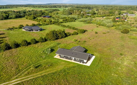 Sulki - 3.5Km from the Sea: Cabaña, Casa, Casa, Techo, Porche, Inmuebles, Vía Muerta, Edificios Del Jardín, Casa De Campo, Yarda