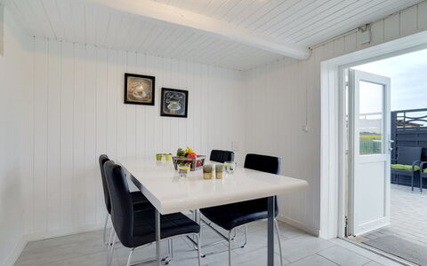 Ailke - 2Km to the Fjord: Madera, Mueble, Piso, Diseño De Interiores, Techo, Suelo, Cocina Y Comedor Mesa, Mesa, Comedor, Casa