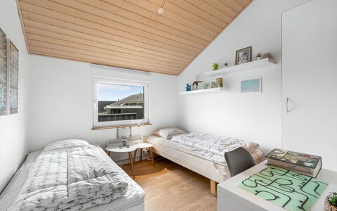 Samuil - 300M to the Fjord: Madera, Techo, Diseño De Interiores, Habitación, Suelo, Casa, Habitación, Cama, Departamento, Lecho