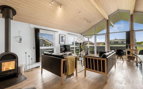 Samuil - 300M to the Fjord: Madera, Techo, Diseño De Interiores, Piso, Sala, Suelo, Sofá, Casa, Suelos De Madera
