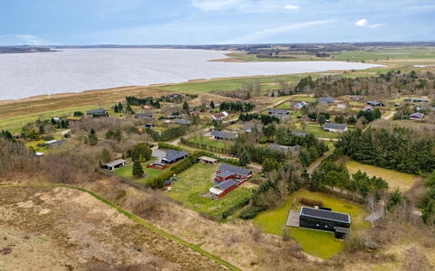 Tenna - 250M to the Fjord: Azul, Arbusto, Cabaña, Cobertura Del Suelo, Jardín, Inmuebles, Sombra, Paisajismo, Casa De Campo, Eco Hotel