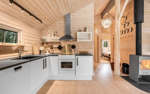 Aman - 700M to the Fjord: Madera, Piso, Diseño De Interiores, Casa, Suelo, Suelos De Madera, Techo, Cocina, Lámpara, Madera Dura