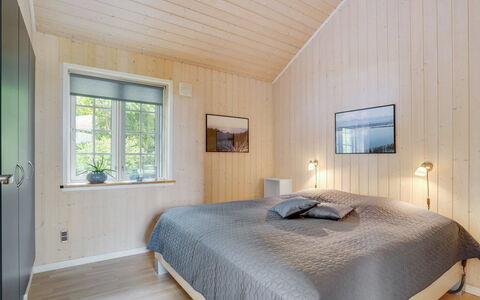 Regnwald - 400M to the Fjord: Madera, Techo, Diseño De Interiores, Piso, Suelo, Casa, Habitación, Habitación, Suelos De Madera, Cama