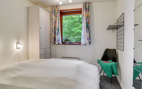 Ephra - 250M to the Fjord: Diseño De Interiores, Pared, Mueble, Cama, Habitación, Suelo, Piso, Madera, Techo, Sábana